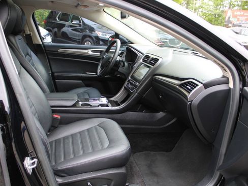 Used 2017 Ford Fusion SE w/ Fusion SE Technology Package FWD image 30