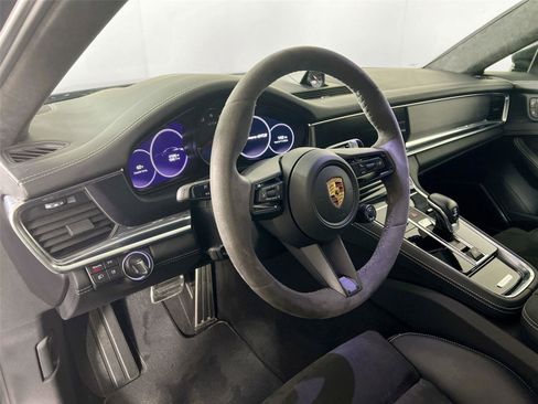 Used 2022 Porsche Panamera GTS image 10