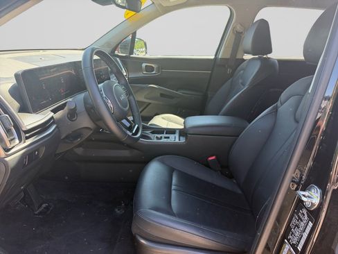 Certified 2025 Kia Sorento S AWD/4WD image 10