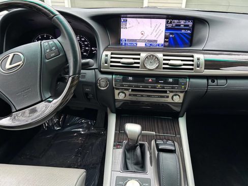 Used 2013 Lexus LS 460 AWD w/ Comfort Pkg image 7