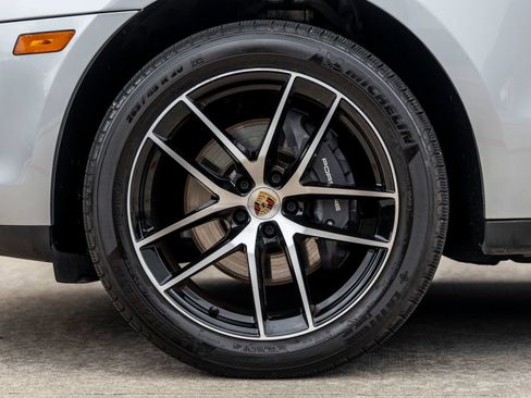 Certified 2024 Porsche Macan AWD/4WD image 15