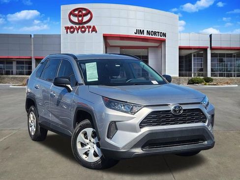 Used 2019 Toyota RAV4 LE image 1