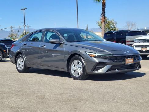 New 2026 Hyundai Elantra SE FWD image 32