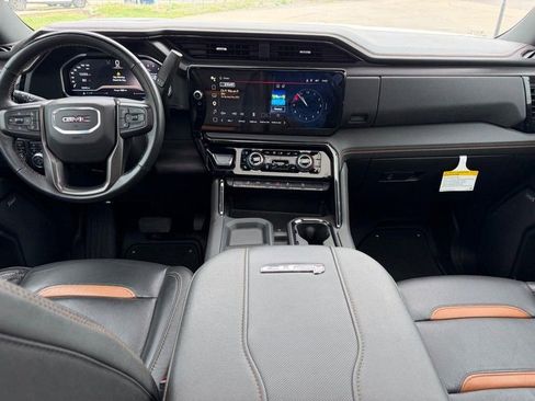 Used 2024 GMC Sierra 2500 AT4 w/ AT4 Premium Plus Package image 9