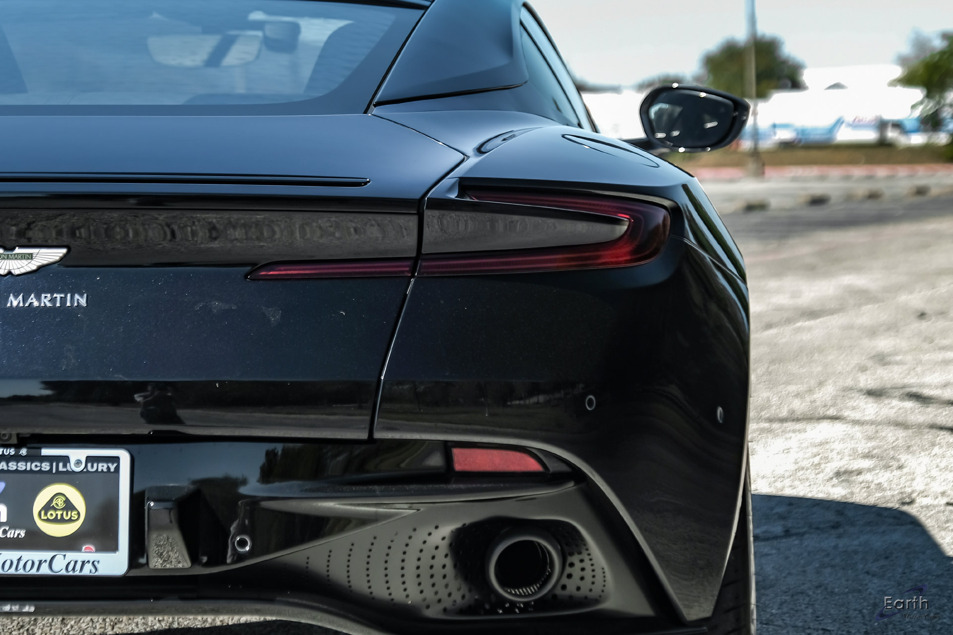 Used 2021 Aston Martin DB11 Coupe RWD image 12