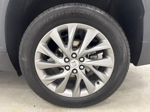 Used 2025 Buick Enclave Preferred FWD image 39