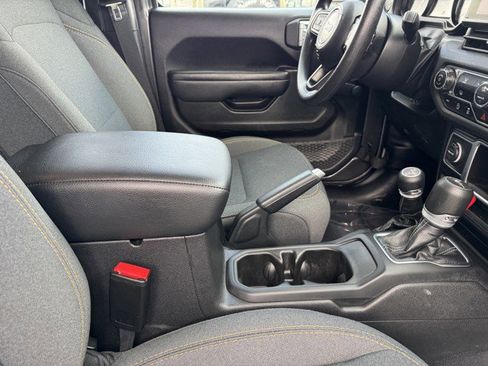 Certified 2024 Jeep Gladiator Sport image 8