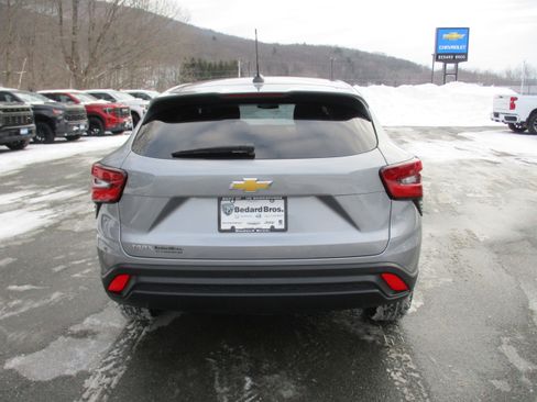 Certified 2024 Chevrolet Trax LS w/ Driver Confidence Package image 6