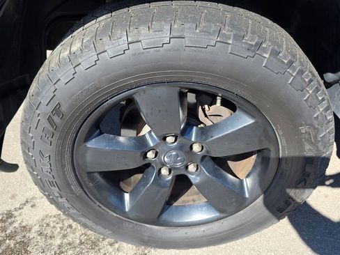 Used 2014 RAM 1500 Express w/ Black Ram 1500 Express Group image 9