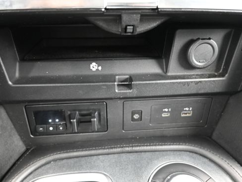 Used 2022 Nissan Armada SL w/ Midnight Edition Package RWD image 12