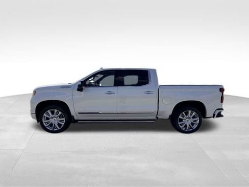 Used 2022 Chevrolet Silverado 1500 High Country w/ High Country Premium Package AWD/4WD image 3