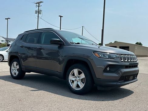 Used 2022 Jeep Compass Latitude AWD/4WD image 9