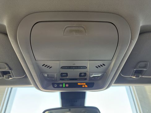 Used 2020 Chevrolet Equinox Premier image 18