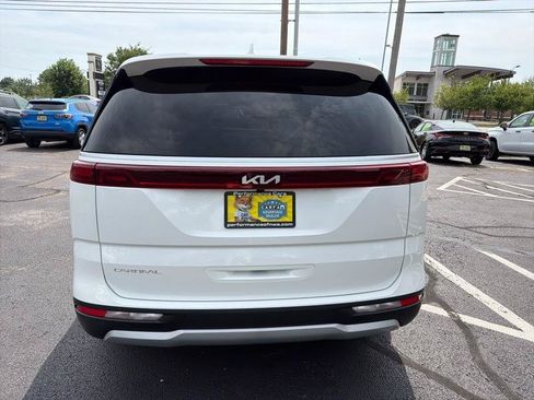 Used 2024 Kia Carnival LX FWD image 9