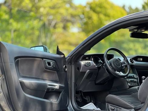 Used 2017 Ford Mustang GT w/ Black Accent Package RWD image 15
