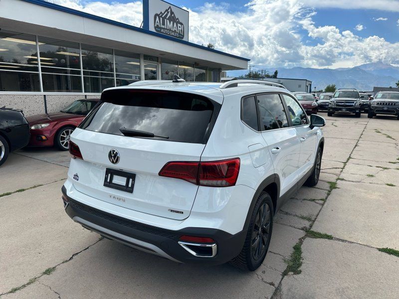 Used 2022 Volkswagen Taos SE w/ Panoramic Sunroof Package AWD/4WD image 7