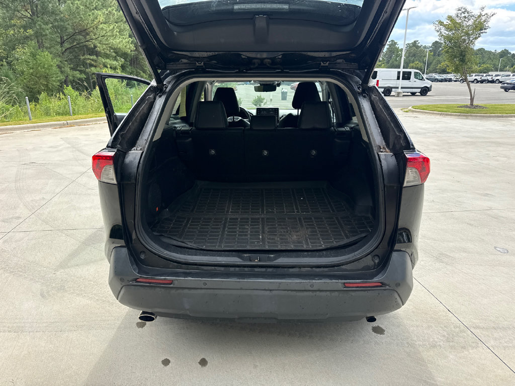 Used 2020 Toyota RAV4 XLE Premium AWD/4WD image 32