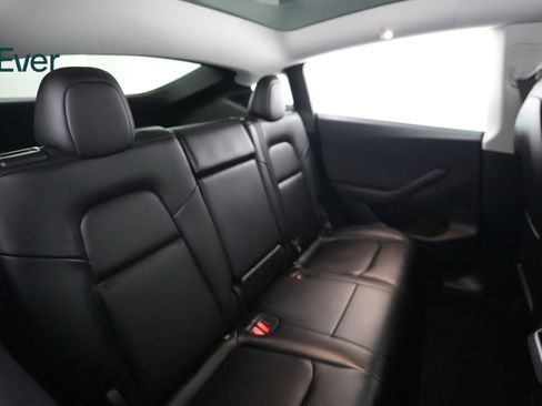 Used 2024 Tesla Model Y 2WD image 5