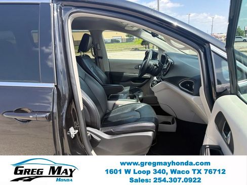 Used 2022 Chrysler Pacifica Touring-L FWD image 29