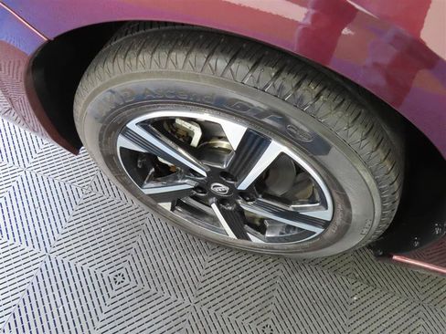 Used 2025 Nissan Sentra SV FWD image 6