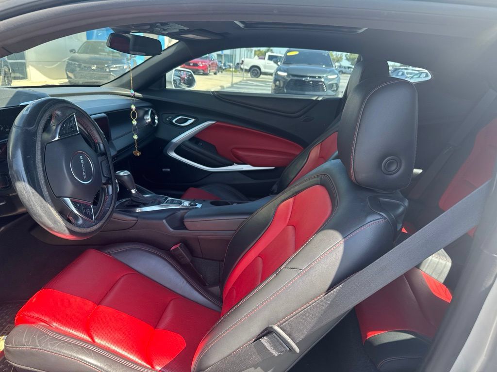 Used 2018 Chevrolet Camaro LT RWD image 5