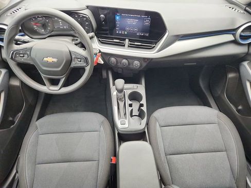 Used 2024 Chevrolet Trax LS w/ LS Convenience Package FWD image 18