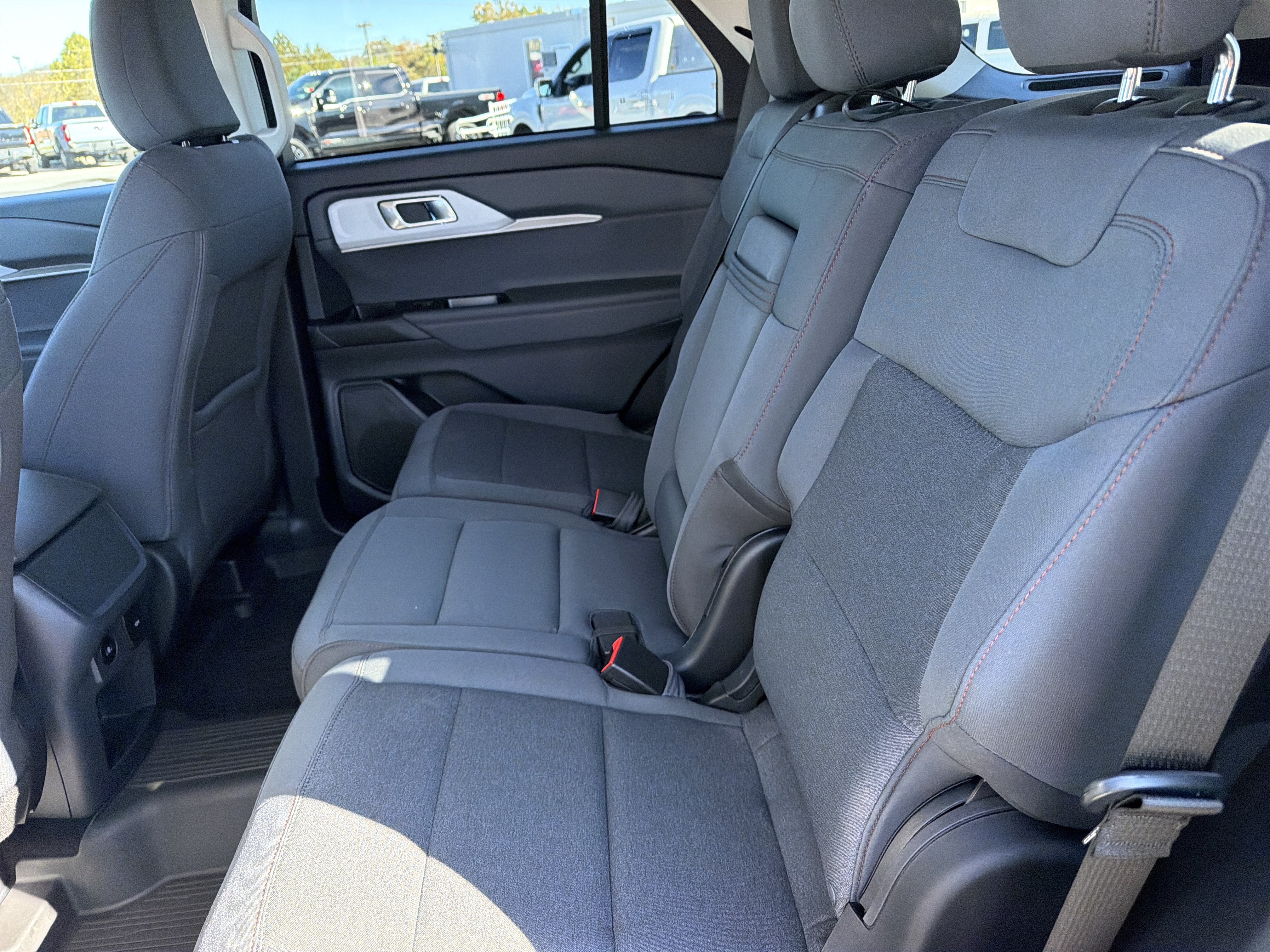 Used 2025 Ford Explorer Active AWD/4WD image 13