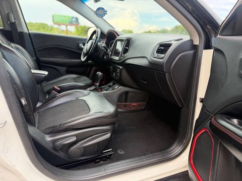 Used 2020 Jeep Compass Trailhawk AWD/4WD image 15