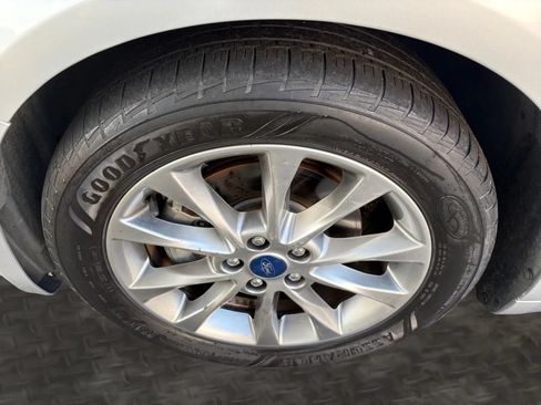 Used 2017 Ford Fusion SE FWD image 33