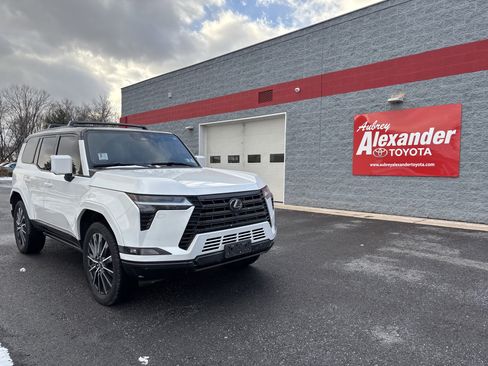 Used 2024 Lexus GX 550 w/ Accessory Package (2T) image 1
