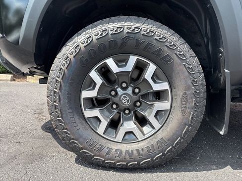 Used 2023 Toyota Tacoma TRD Off-Road image 17