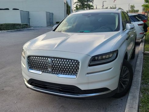 Used 2022 Lincoln Nautilus FWD w/ Premium Package image 3