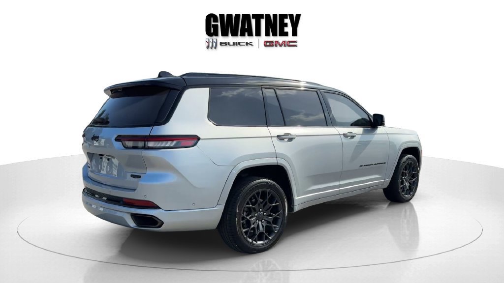 Used 2023 Jeep Grand Cherokee L Summit w/ Advanced Protech Group IV AWD/4WD image 5