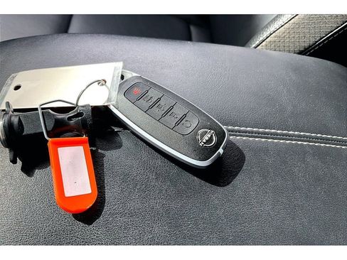 Used 2025 Nissan Pathfinder SL AWD/4WD image 11