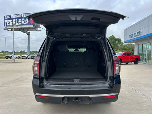 Used 2023 Chevrolet Suburban LT w/ Luxury Package RWD image 12