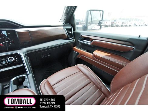 Used 2024 GMC Sierra 2500 Denali Ultimate w/ Max Trailering Package AWD/4WD image 11