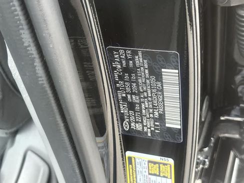 Used 2023 Hyundai Elantra SE FWD image 17