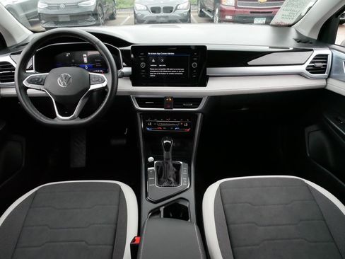 Used 2025 Volkswagen Taos SE w/ Black Wheel Package FWD image 10