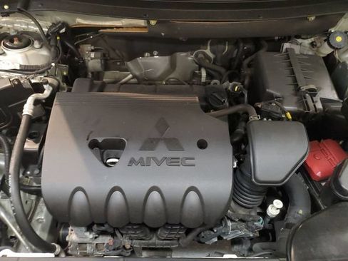 Used 2020 Mitsubishi Outlander ES AWD/4WD image 24