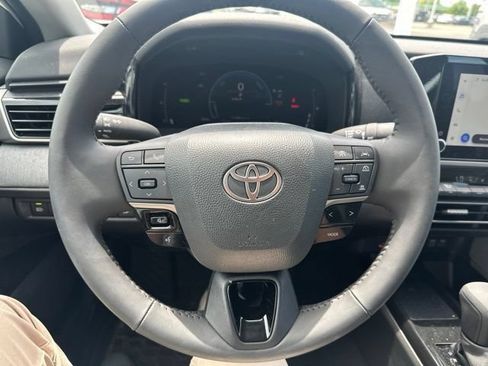 Used 2025 Toyota Camry LE w/ Convenience Package FWD image 5