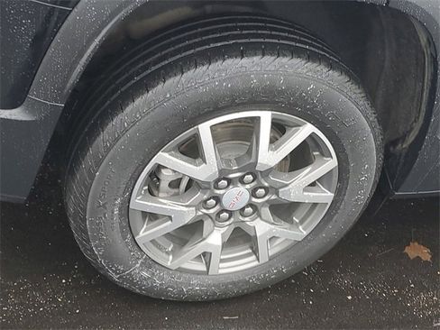 Certified 2023 GMC Acadia SLE w/ Driver Convenience Package image 5