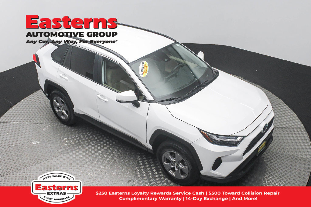 Used 2023 Toyota RAV4 LE AWD/4WD image 4