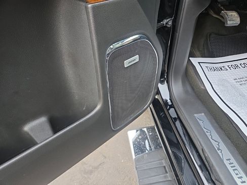 Used 2017 Chevrolet Silverado 1500 High Country image 17