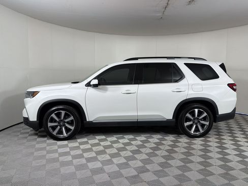 Certified 2025 Honda Pilot Touring image 2