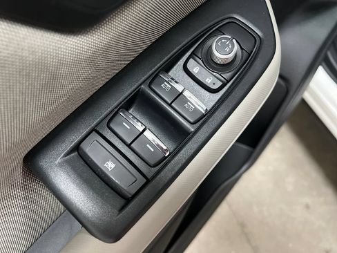 Used 2025 Subaru Forester Premium AWD/4WD image 11