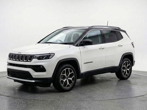 Used 2025 Jeep Compass Limited image 3