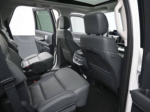 New 2026 Ford Expedition Active image 10