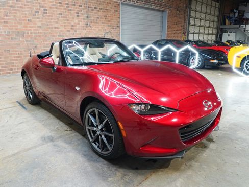 Used 2019 MAZDA MX-5 Miata Grand Touring RWD image 38