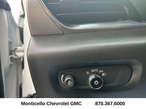 Used 2023 Chevrolet Traverse LT image 30