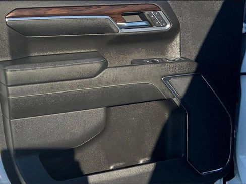 Used 2024 GMC Sierra 1500 SLT image 23